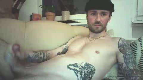 Snapshot of achix2704 chatting on March 31, 8:31 pm achix2704 online show from March 31, 8:31 pm