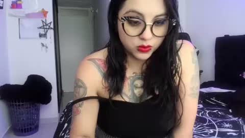 Snapshot of acid_alice666 chatting on June 18, 2:32 pm Alice online show from June 18, 2:32 pm