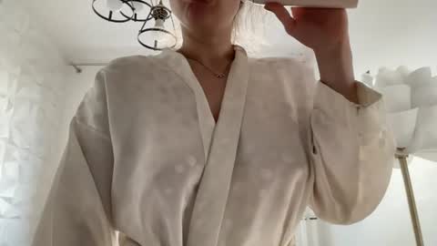 Melanie online show from July 12, 3:58 pm