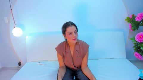 Snapshot of ada_monroe10 chatting on December 17, 2:12 pm online show from December 17, 2:12 pm