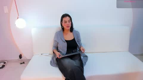 Snapshot of ada_monroe10 chatting on January 16, 1:59 pm online show from January 16, 1:59 pm