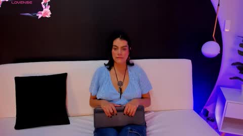 Snapshot of ada_monroe10 chatting on February 12, 2:01 pm online show from February 12, 2:01 pm