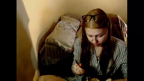 Snapshot of adagretta chatting on December 8, 12:41 pm adagretta online show from December 8, 12:41 pm