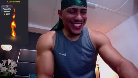 Snapshot of adam_fit19cm chatting on November 7, 2:06 pm adam_fit19cm online show from November 7, 2:06 pm