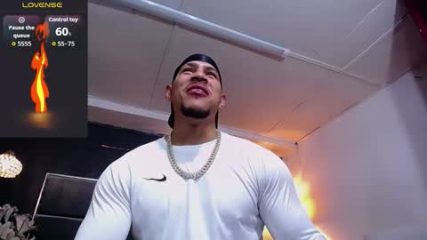 Snapshot of adam_fit19cm chatting on December 1, 2:11 pm adam_fit19cm online show from December 1, 2:11 pm