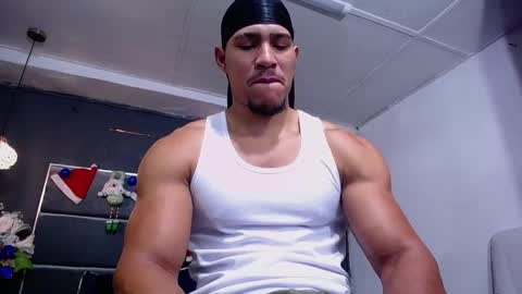 Snapshot of adam_fit19cm chatting on December 4, 1:53 pm adam_fit19cm online show from December 4, 1:53 pm