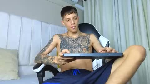 Snapshot of adam_hard_ chatting on September 10, 7:47 pm Adam online show from September 10, 7:47 pm