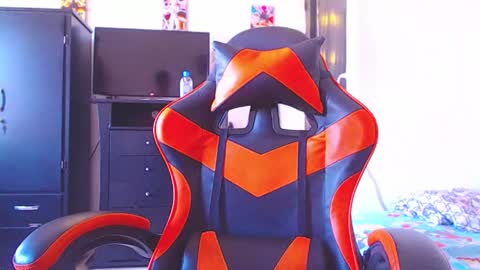 adam hot11 online show from April 4, 9:45 pm