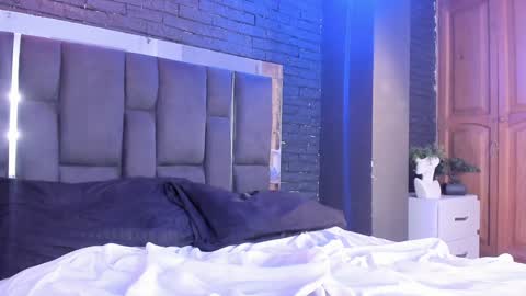 adam_piarse online show from December 3, 5:20 am