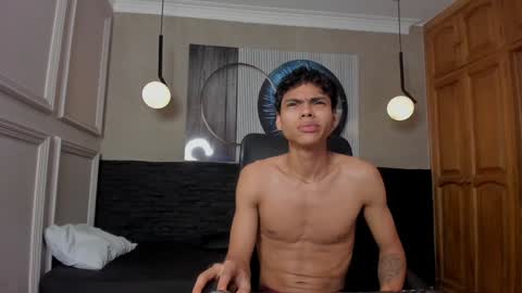 adam_piarse online show from December 19, 7:07 am