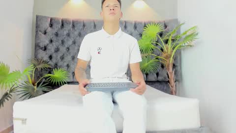 adam_russell2 online show from March 2, 4:47 am