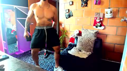 Snapshot of adam_valencia chatting on December 7, 7:54 pm Adam Valencia online show from December 7, 7:54 pm
