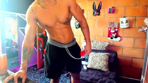 Snapshot of adam_valencia chatting on December 10, 6:06 pm Adam Valencia online show from December 10, 6:06 pm