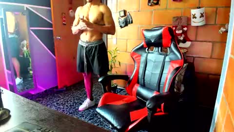 Snapshot of adam_valencia chatting on December 24, 5:34 pm Adam Valencia online show from December 24, 5:34 pm
