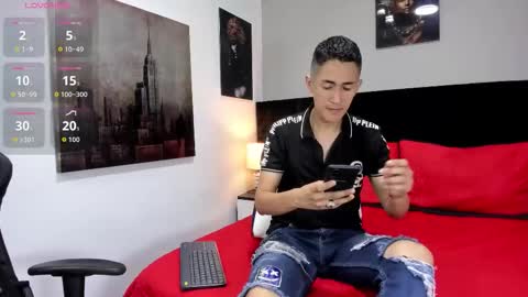 adam_walker_1 online show from March 15, 4:57 pm