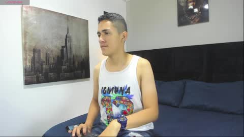 adam_walker_1 online show from April 4, 3:09 pm