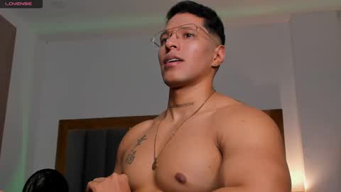 adambrocs1 online show from February 27, 5:24 am