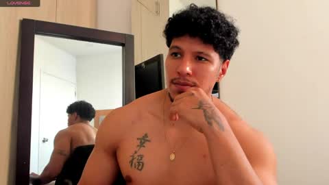 adambrocs1 online show from April 15, 10:43 pm