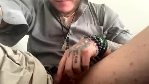 Snapshot of adamgelz chatting on November 2, 4:42 pm adamgelz online show from November 2, 4:42 pm