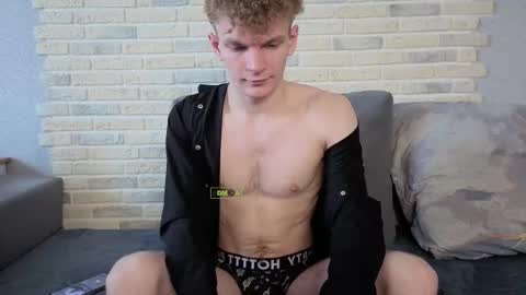 Snapshot of adamharriss chatting on March 3, 7:58 am adamharriss online show from March 3, 7:58 am