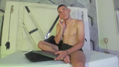 adammendoza34 online show from September 19, 2:46 am