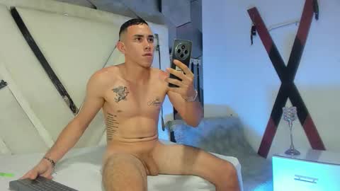 adammendoza34 online show from November 9, 3:38 am