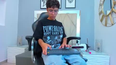 Adams Bobby online show from November 10, 12:04 pm