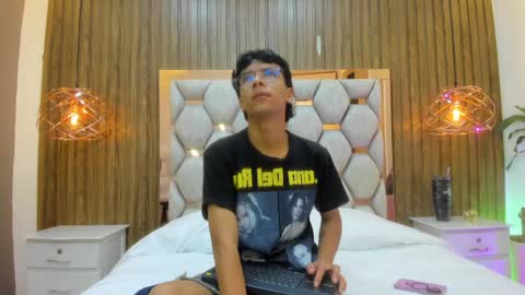 Snapshot of adams_bobby chatting on June 4, 11:05 am Adams Bobby online show from June 4, 11:05 am