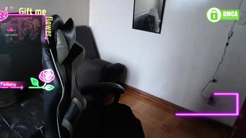 Snapshot of adams_mel chatting on January 12, 2:00 pm adams_mel online show from January 12, 2:00 pm