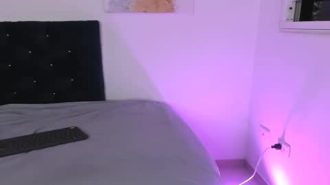 Snapshot of adams_niki chatting on December 17, 11:16 pm ADAMS Y NIKI online show from December 17, 11:16 pm