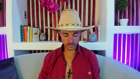 Im Adams Sanz online show from February 7, 7:17 pm