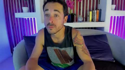 Im Adams Sanz online show from March 5, 7:32 pm