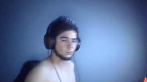 Snapshot of adanflores28 chatting on November 23, 5:18 am adanflores28 online show from November 23, 5:18 am