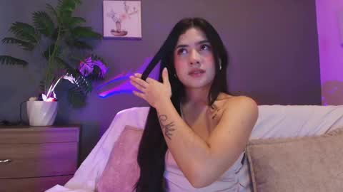 Snapshot of adara_johnson_ chatting on May 20, 12:22 pm Adara Johnson online show from May 20, 12:22 pm