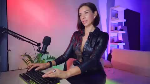 Snapshot of addictsqueen chatting on October 12, 9:52 am ADDICTION online show from October 12, 9:52 am
