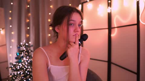 Snapshot of addy_moon chatting on December 21, 3:09 pm Addy online show from December 21, 3:09 pm