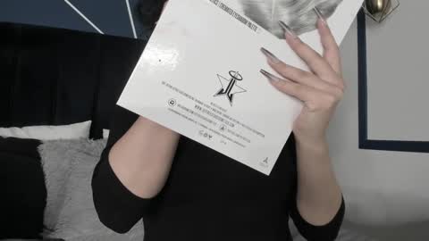 Ade  online show from December 5, 8:33 pm