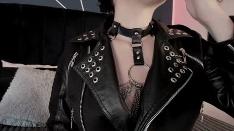 Ade  online show from December 18, 7:52 pm