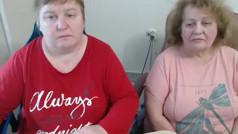 Snapshot of adelandsofia chatting on February 5, 11:15 am AdelAndSofia online show from February 5, 11:15 am