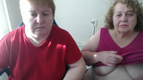 Snapshot of adelandsofia chatting on February 9, 9:35 am AdelAndSofia online show from February 9, 9:35 am