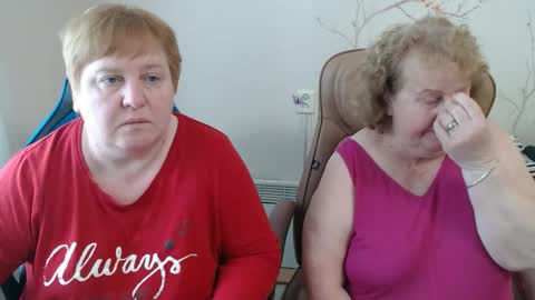 Snapshot of adelandsofia chatting on April 6, 10:49 am AdelAndSofia online show from April 6, 10:49 am