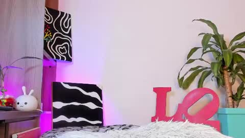 Adela Rangel START Mon to Sat from 3pm - 9pm COL time online show from August 1, 1:05 am