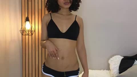 Andrea online show from March 9, 9:25 pm