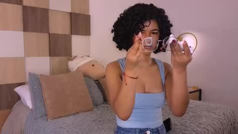 Andrea online show from February 8, 12:30 pm