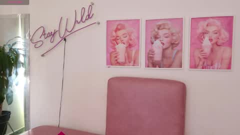 Sofi online show from April 4, 8:06 pm