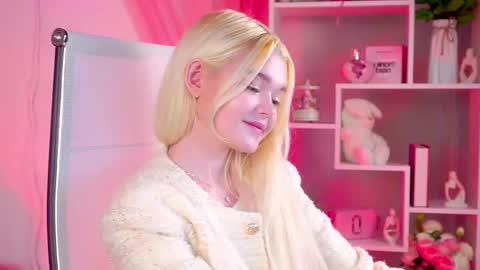 Snapshot of adelecartier chatting on April 13, 2:50 am Adele 2200 -700 1000 UTCGMT 100 online show from April 13, 2:50 am