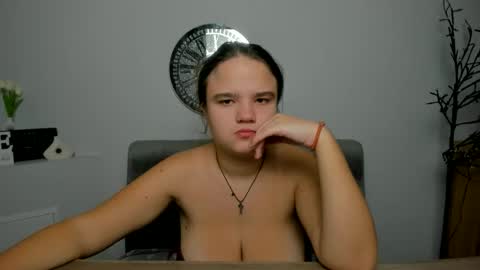 adelecruzz online show from November 16, 1:06 pm