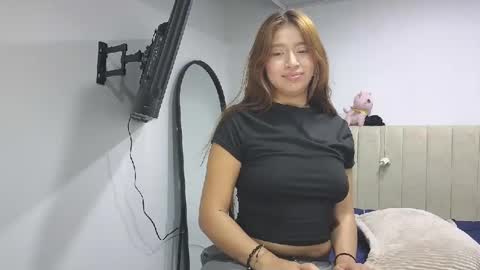 adellein foxx online show from February 10, 1:43 am
