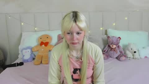 adelesilvy online show from June 2, 1:51 am
