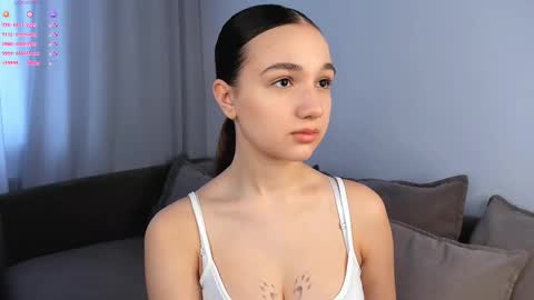 Snapshot of adelexx_zll chatting on February 8, 6:17 am adelexx_zll online show from February 8, 6:17 am